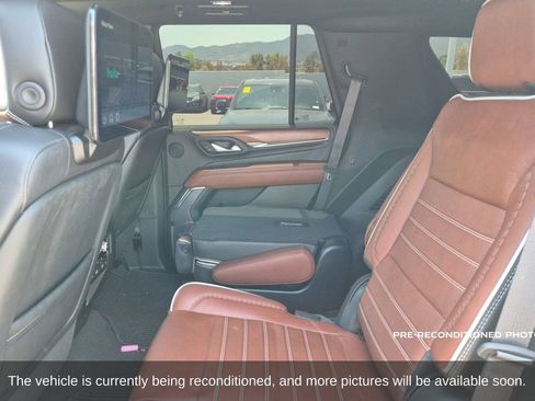 Used 2023 GMC Yukon Denali Ultimate AWD/4WD image 12