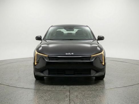 Used 2025 Kia K4 LXS image 2