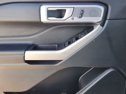 Used 2023 Ford Explorer Limited image 26