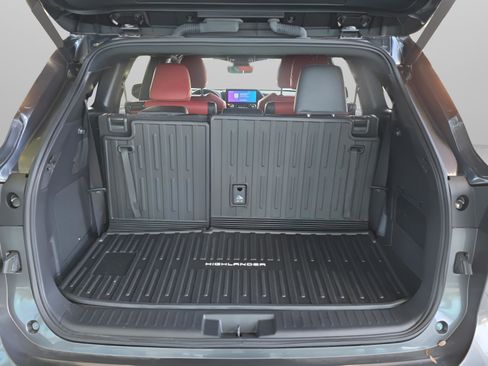 Certified 2025 Toyota Highlander XSE image 38