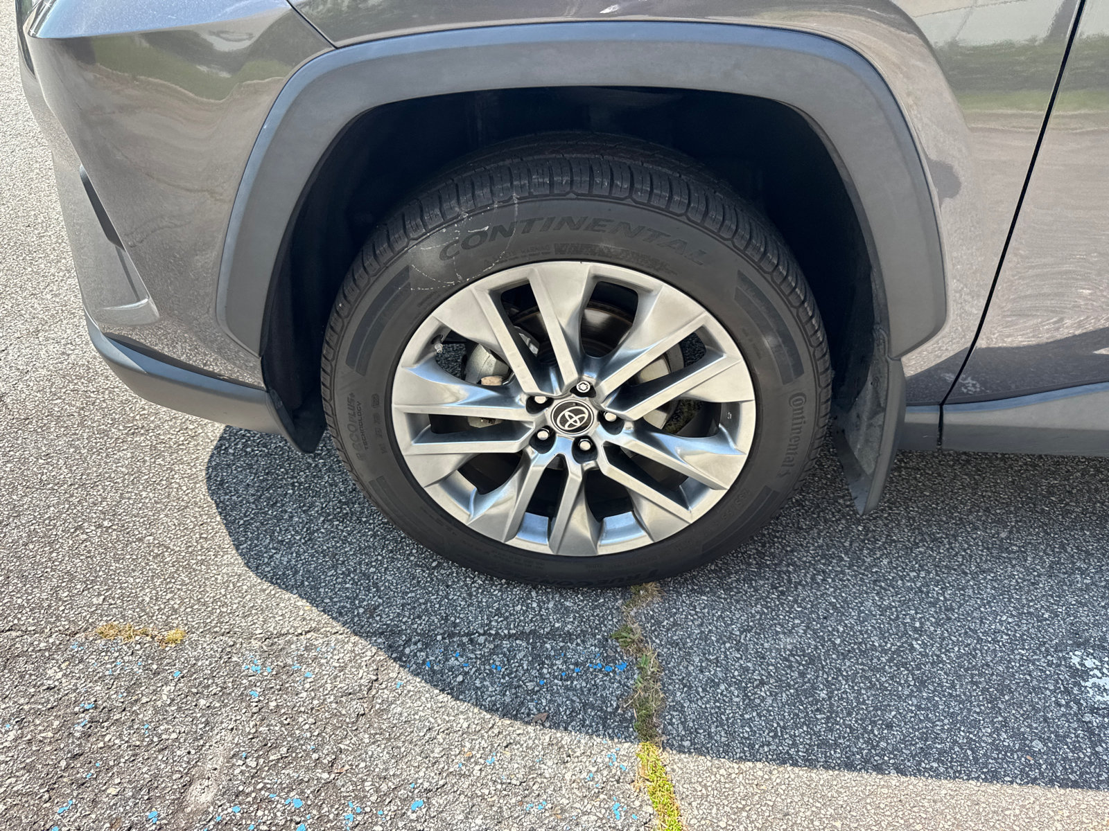 Used 2022 Toyota RAV4 XLE Premium FWD image 11