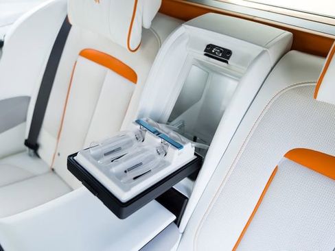 Used 2023 Rolls-Royce Cullinan w/ Cullinan Package image 42