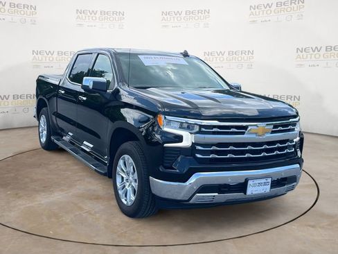 Used 2025 Chevrolet Silverado 1500 LTZ AWD/4WD image 7