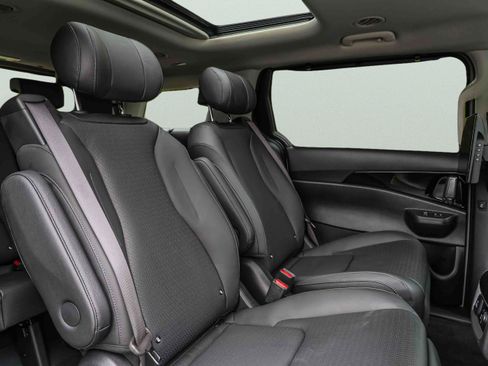 Used 2025 Kia Carnival SX Prestige FWD image 27