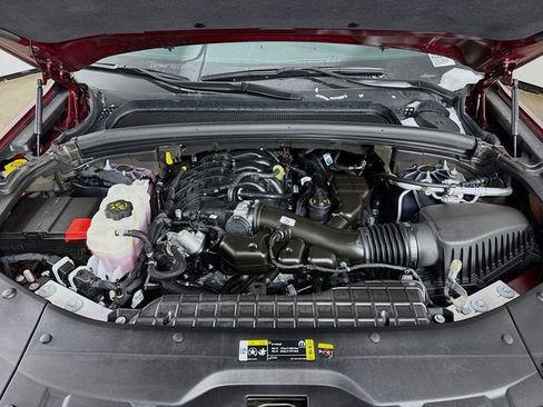 Used 2024 Jeep Grand Cherokee L Limited w/ Black Appearance Package image 32