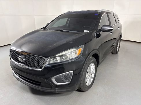 Used 2016 Kia Sorento FWD image 4