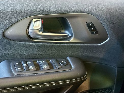 Used 2026 Chrysler Pacifica Select FWD image 19