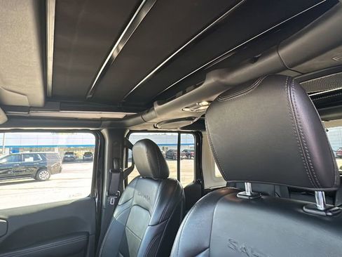 Used 2022 Jeep Wrangler Unlimited Sahara image 14