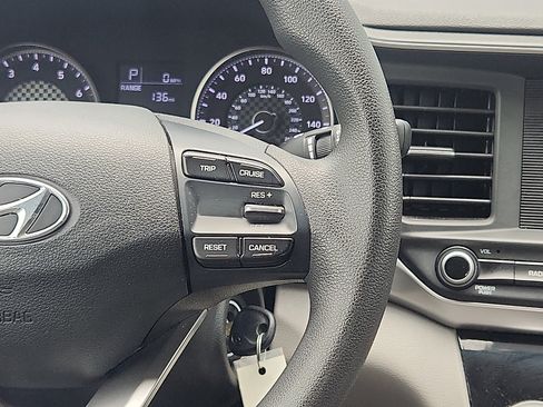 Used 2019 Hyundai Elantra SE FWD image 16