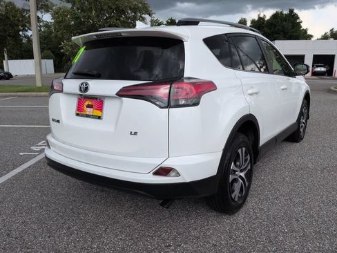 Used 2017 Toyota RAV4 LE FWD image 4