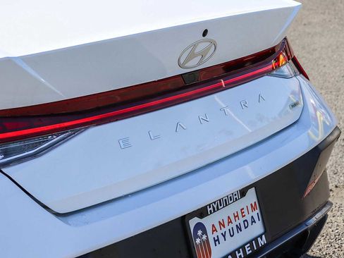 New 2025 Hyundai Elantra Limited image 10