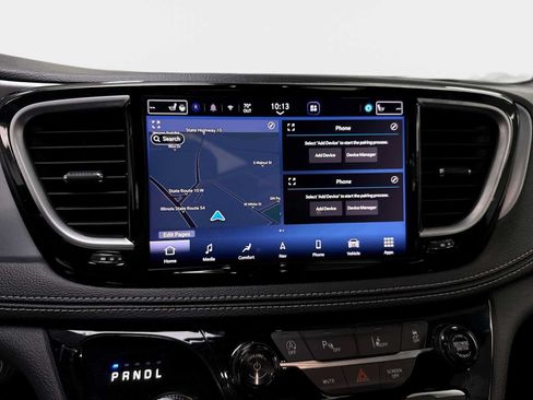 Used 2025 Chrysler Pacifica Limited FWD image 12