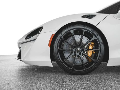 Used 2025 McLaren Artura Spider RWD image 48