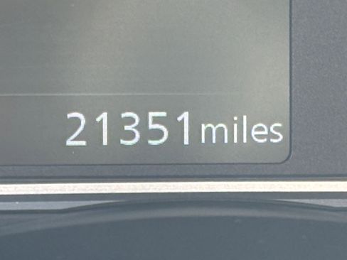 Used 2025 Nissan Versa SV image 38