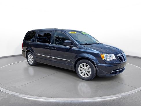 Used 2014 Chrysler Town & Country Touring FWD image 2