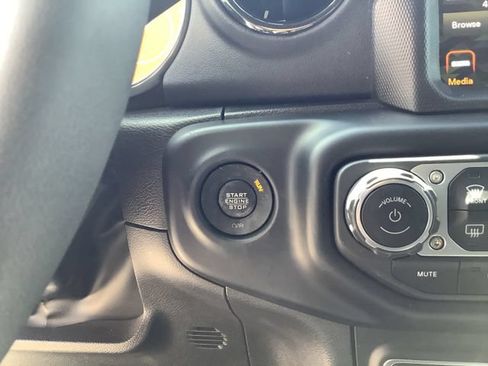 Used 2023 Jeep Wrangler Unlimited Sahara AWD/4WD image 16
