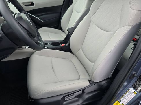 Used 2025 Toyota Corolla Cross L FWD image 16