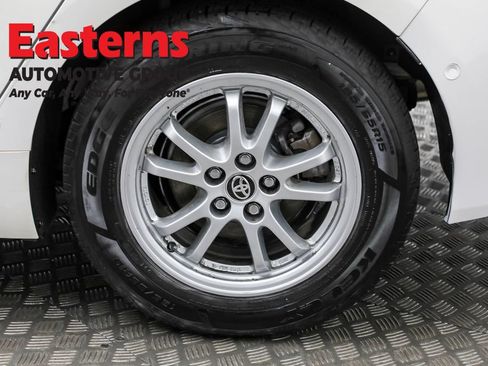 Used 2022 Toyota Prius LE image 29