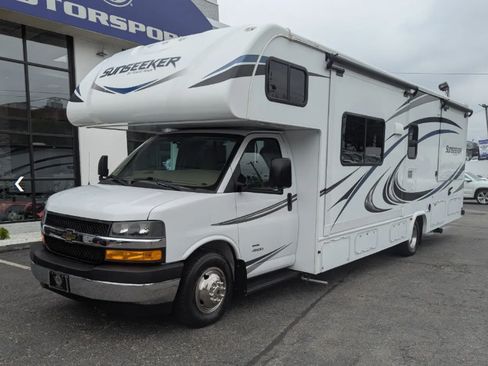 Used 2019 Chevrolet Express 4500 w/ RV Package RWD image 2