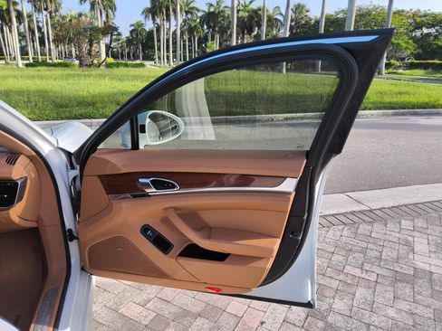 Used 2015 Porsche Panamera S RWD image 38