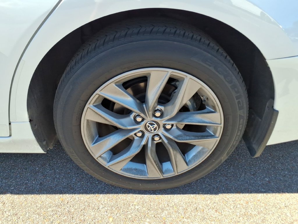 Used 2019 Toyota Avalon XLE w/ Moonroof Package FWD image 9
