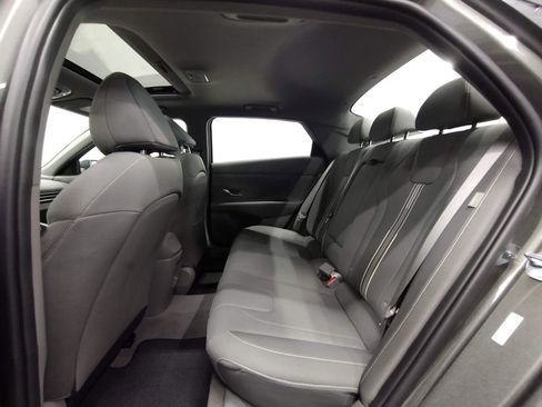 Used 2025 Hyundai Elantra SEL FWD image 32