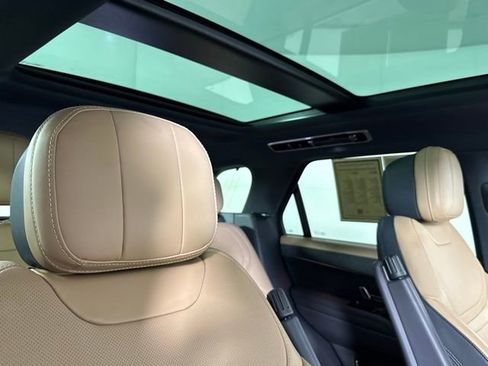 Used 2023 Land Rover Range Rover Sport SE Dynamic image 34