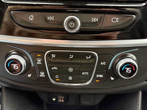 Used 2023 Chevrolet Traverse RS AWD/4WD image 25