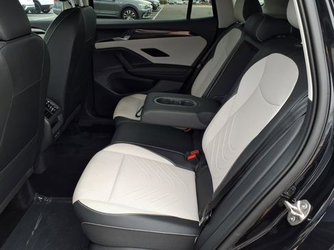 Certified 2025 Volkswagen Tiguan SE image 22