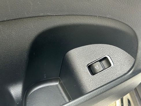 Used 2024 Mercedes-Benz GLS 450 4MATIC image 17