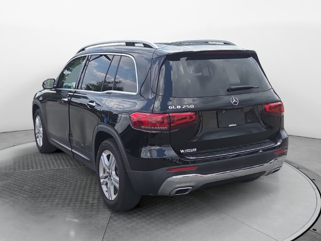 Used 2020 Mercedes-Benz GLB 250 w/ Premium Package image 3