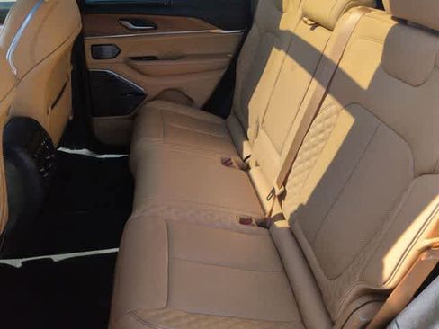 Used 2022 Jeep Grand Cherokee Summit AWD/4WD image 20