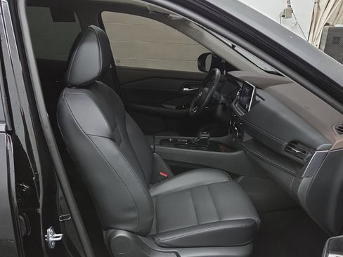 Used 2023 Nissan Rogue SV w/ SV Premium B Package FWD image 14