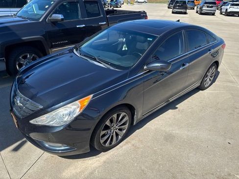 Used 2012 Hyundai Sonata SE w/ Navigation & Sunroof Pkg FWD image 2
