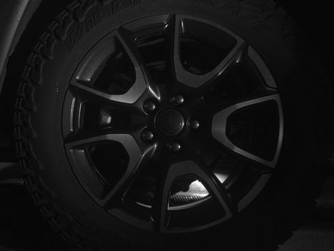 Used 2025 Jeep Compass Trailhawk AWD/4WD image 14