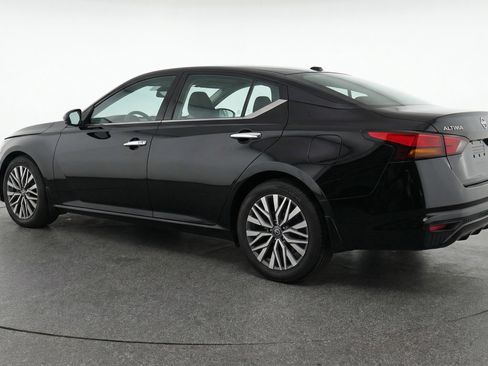 Used 2025 Nissan Altima 2.5 SV image 6