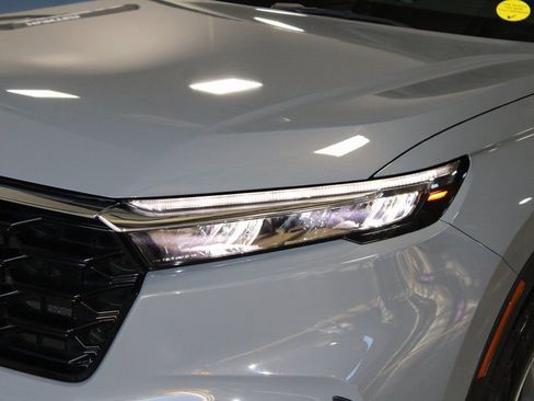 Used 2023 Honda CR-V EX image 2