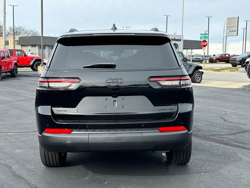 New 2025 Jeep Grand Cherokee L Limited w/ Black Appearance Package AWD/4WD image 4