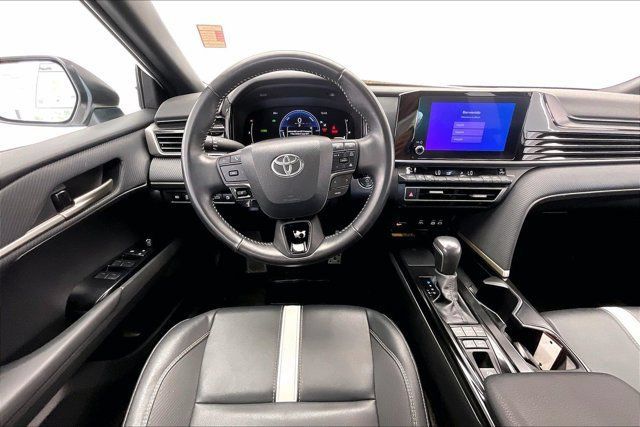 Used 2025 Toyota Camry SE FWD image 4