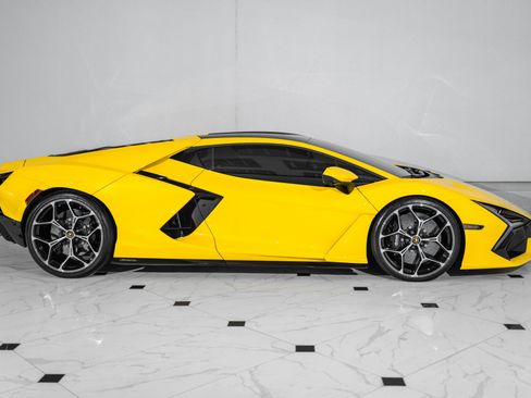 Used 2024 Lamborghini Revuelto image 6