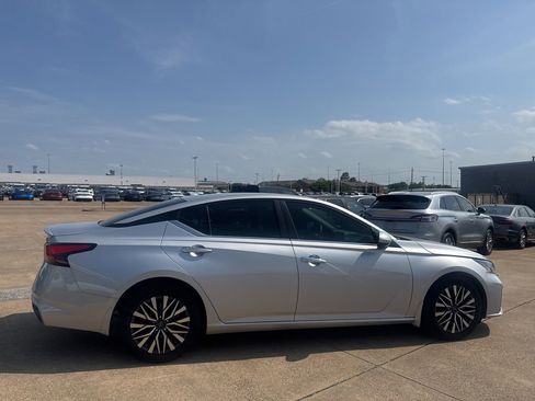Used 2023 Nissan Altima 2.5 SV image 17