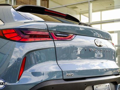 Certified 2025 INFINITI QX55 Luxe w/ Accent Package image 13