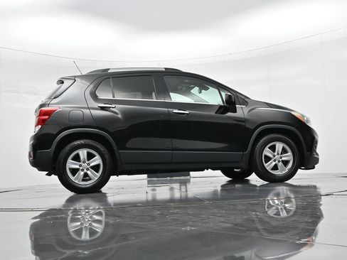 Used 2017 Chevrolet Trax LT w/ Driver Confidence Package FWD image 21