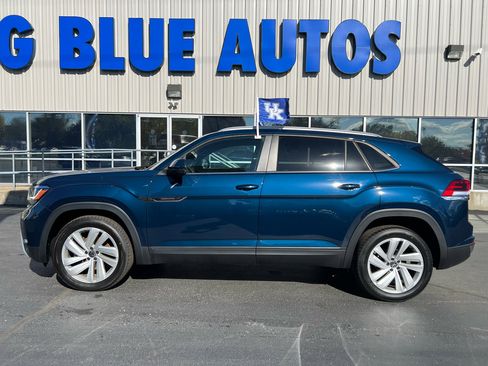 Used 2020 Volkswagen Atlas Cross Sport SE w/ Panoramic Sunroof Package image 2