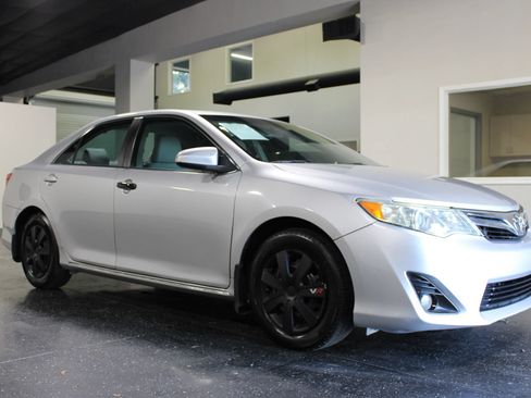 Used 2012 Toyota Camry LE FWD image 1