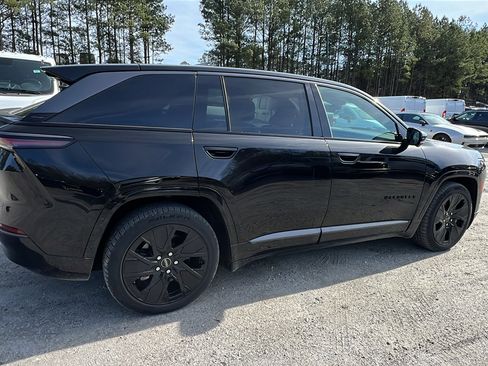 Used 2024 Jeep Wagoneer Launch Edition image 8