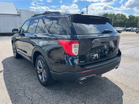 Used 2022 Ford Explorer XLT w/ XLT Sport Appearance Package AWD/4WD image 5