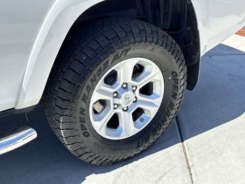 Used 2016 Toyota 4Runner SR5 AWD/4WD image 8
