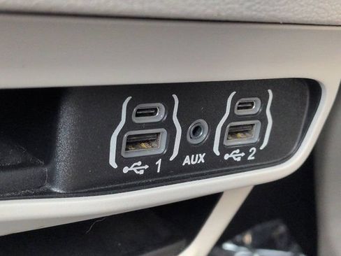 Used 2023 Chrysler Voyager LX FWD image 20