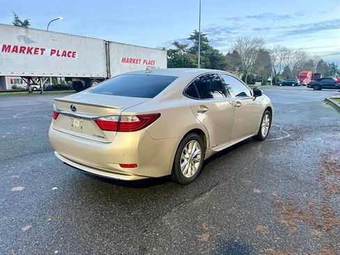 Used 2014 Lexus ES 300h w/ Luxury Package w/Bamboo Trim FWD image 7